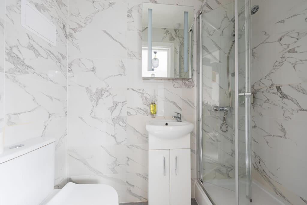 Victorian Beauty With Private Toilet And Shower Near Tube Station London Exterior photo